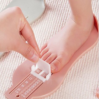 Thước đo kích cỡ bàn chân cho bé
