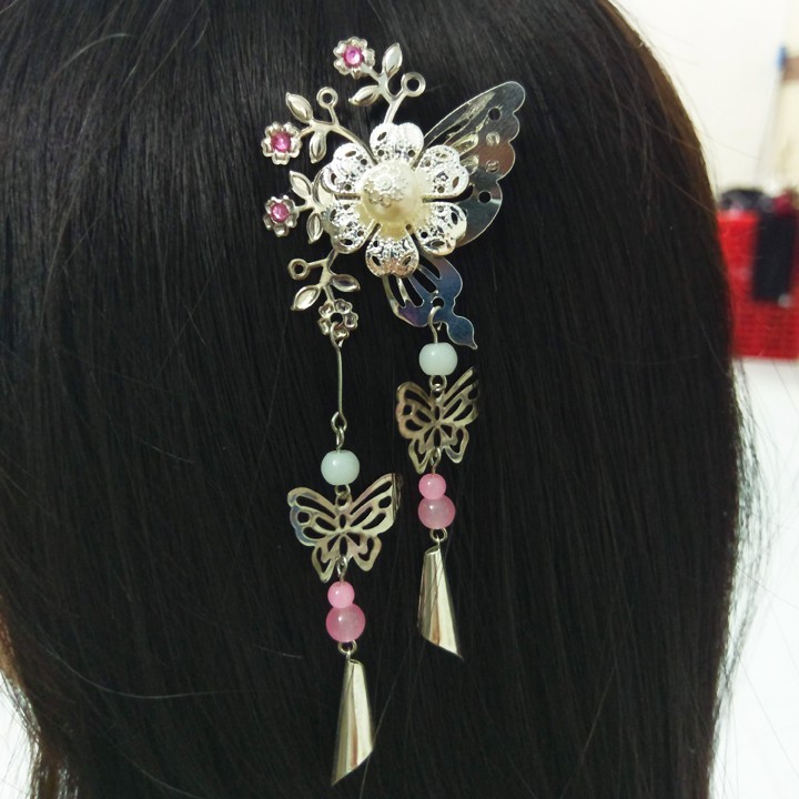 Kẹp tóc cổ trang họa tiết hoa bướm kết hợp tua rua chuỗi hạt