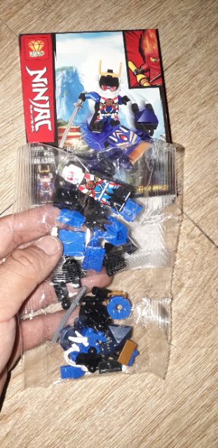 Lắp ráp 1 hộp LegoNinja Rồng 638 có nhiều chi tiết bằng nhựa