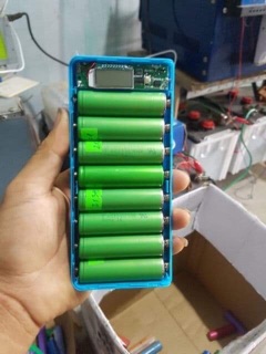Box sạc 8cell kèm pin