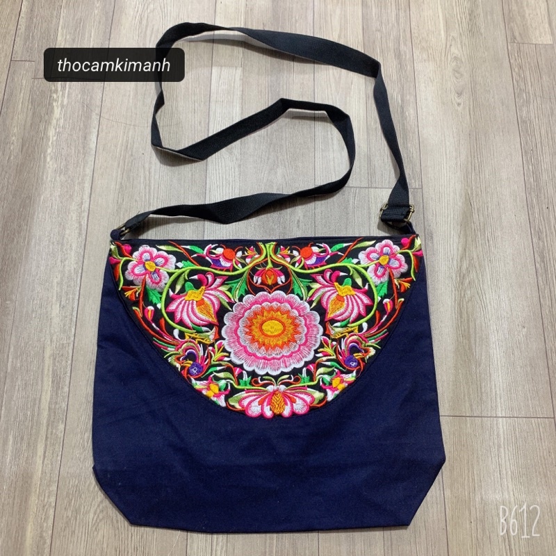 Túi đeo chéo thêu hoa 2 ngăn