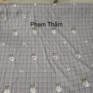 Text kẻ thêu hoa