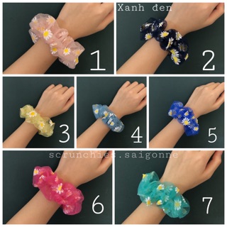 Cột tóc scrunchies hoa cúc