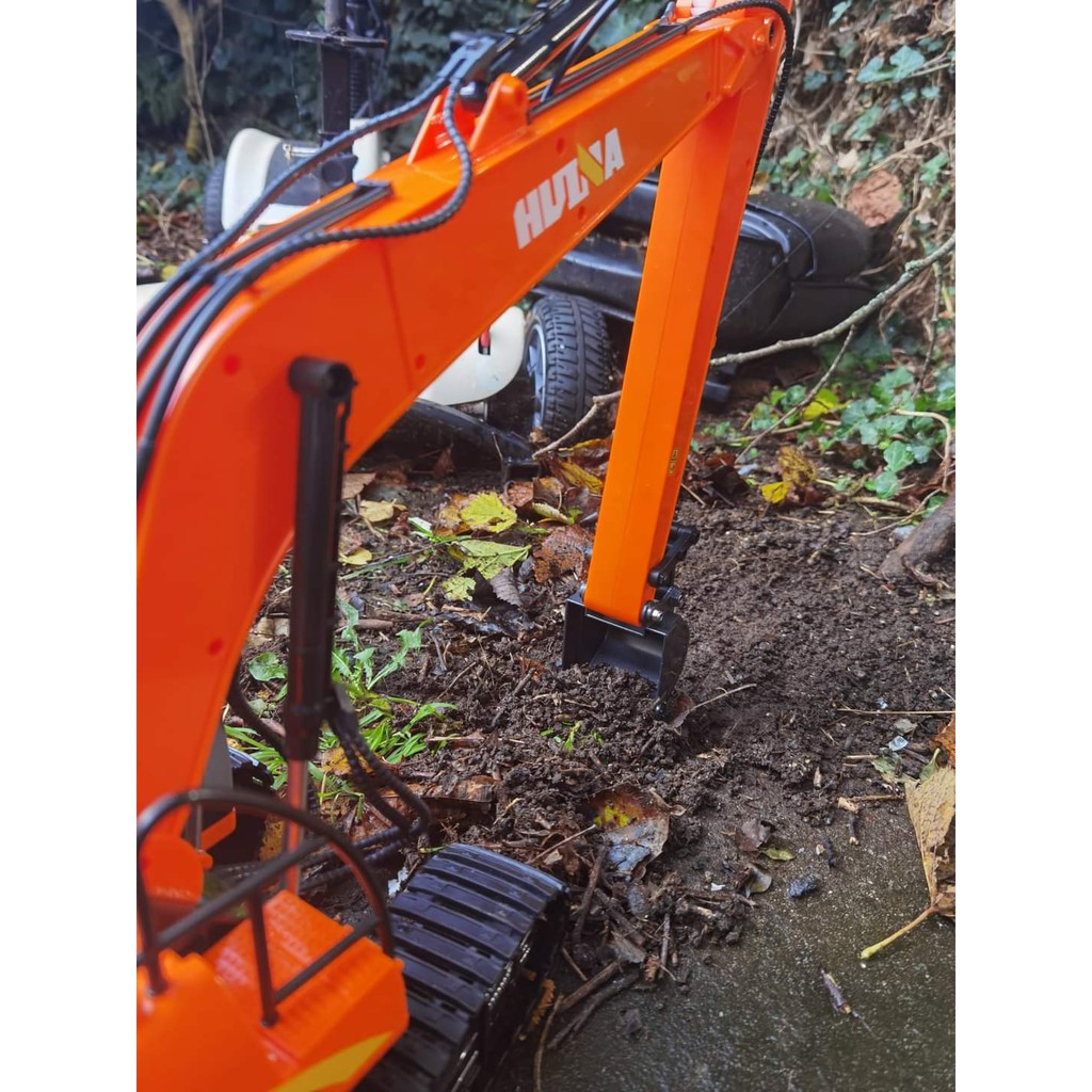 MÁY XÚC HUINA 1551 ĐIỀU KHIỂN TỪ XA 15 KÊNH