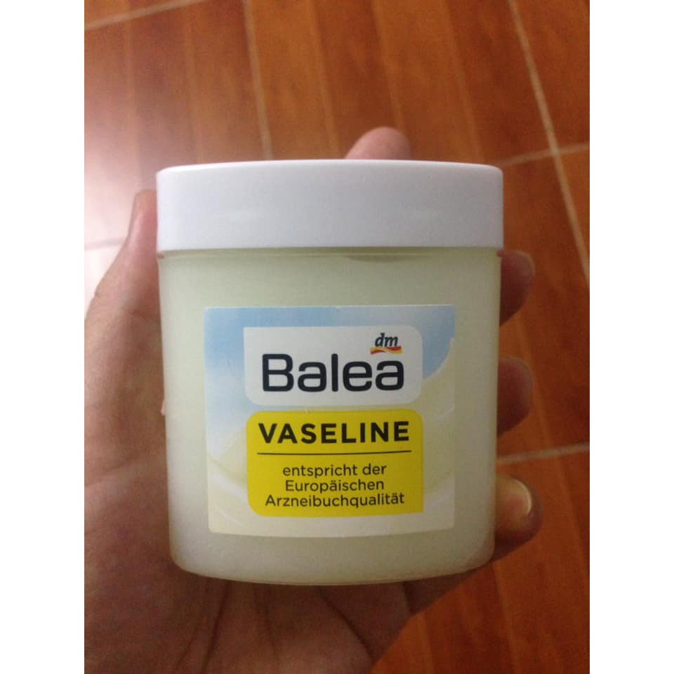 Kem nẻ Vaseline của Balea