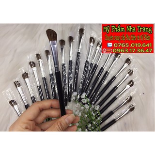 Cọ tán sống mũi tạo hiệu ứng mũi cao thon gọn