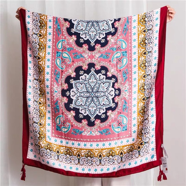 Khăn choàng in hoạ tiết thời trang phong cách bohemian
