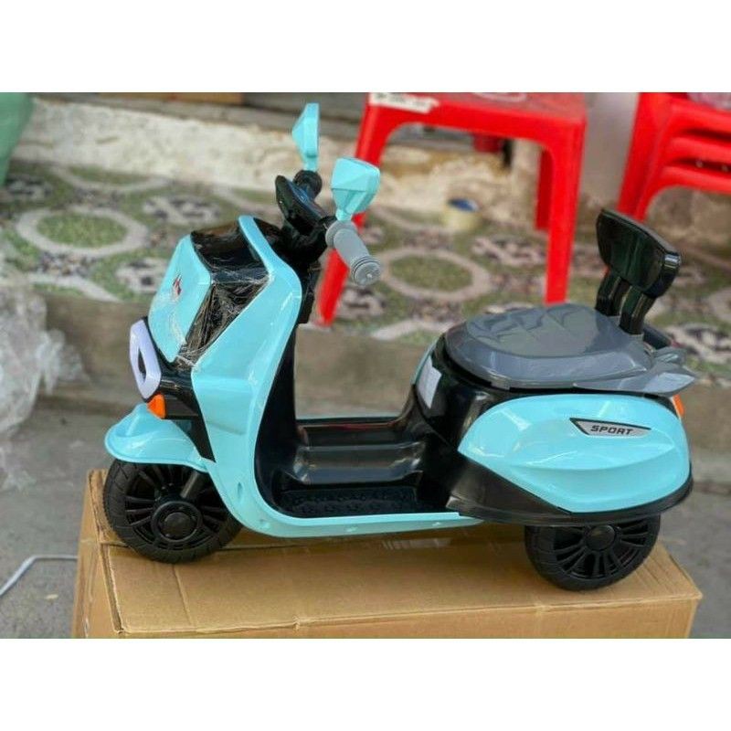 Xe điện Vespa cho cậu ấm cô chiêu
