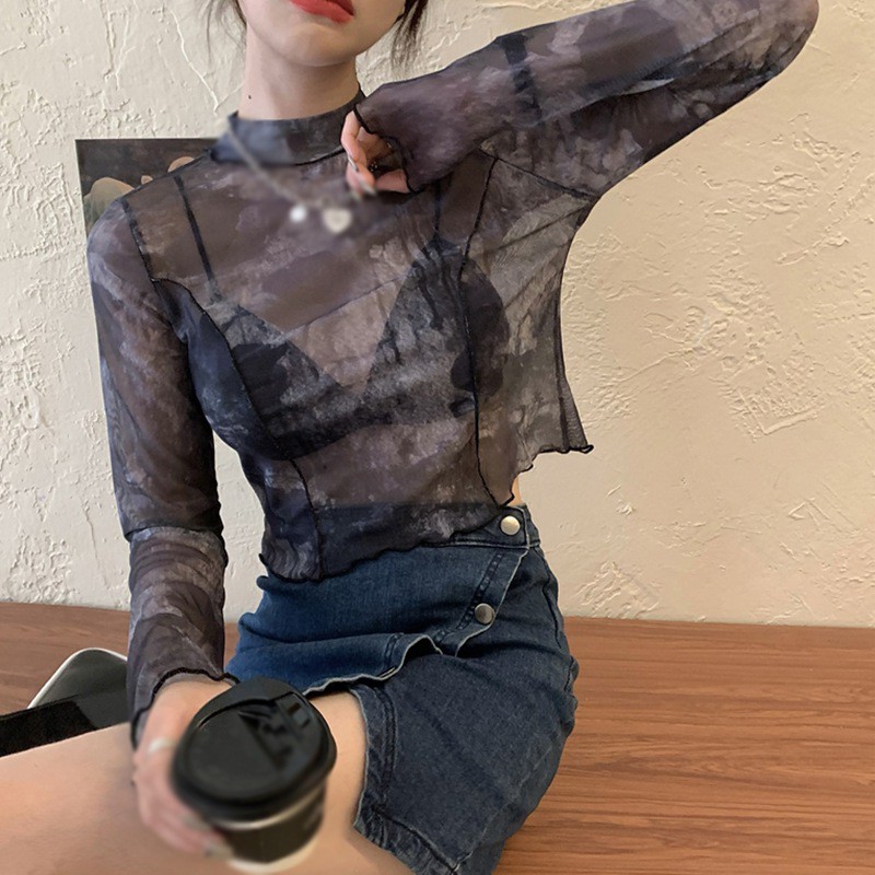 Áo croptop dài tay dáng rộng mỏng họa tiết độc đáo cho nữ