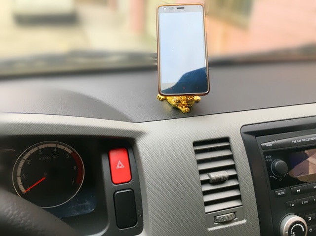 Giá đỡ điện thoại phong thuỷ cho ô tô "THIỀM THỪ NGẬM KIM SA" | BigBuy360 - bigbuy360.vn
