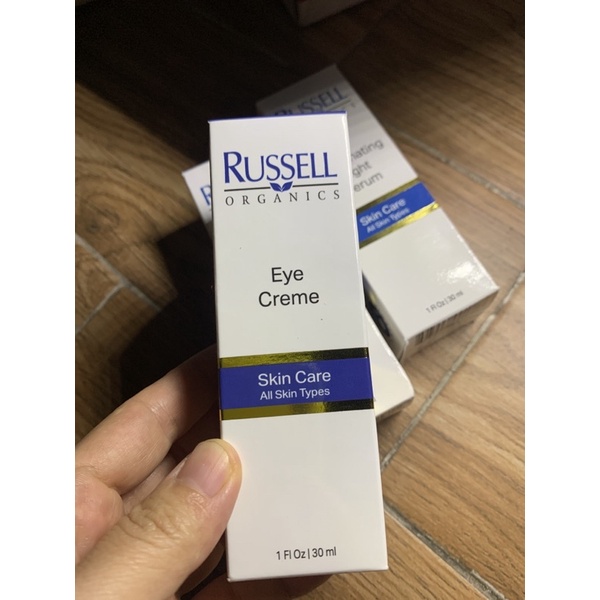 Kem dưỡng mắt phục hồi và bổ sung dưỡng chất Russell Organics 30ml date 7/2023
