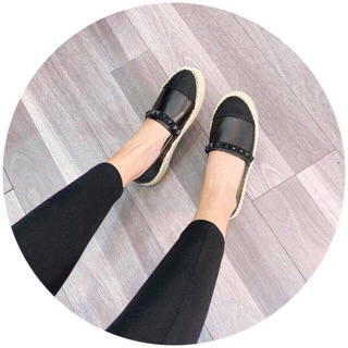 Giày slip on đế cói viền đinh