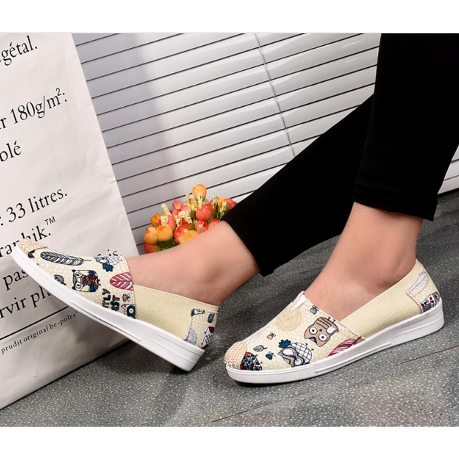GIÀY LƯỜI SLIP ON VINTAGE HOẠ TIẾT CHIẾC LÁ MÀU VÀNG NHẠT | BigBuy360 - bigbuy360.vn