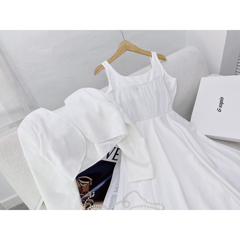 Set đầm trắng kèm áo khoác vest