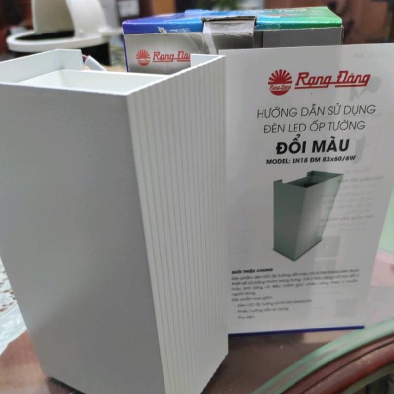 Đèn LED ốp tường hắt sáng 2 đầu đổi 3 màu ánh sáng Rạng Đông 6W Model: LN18 83x60/6W