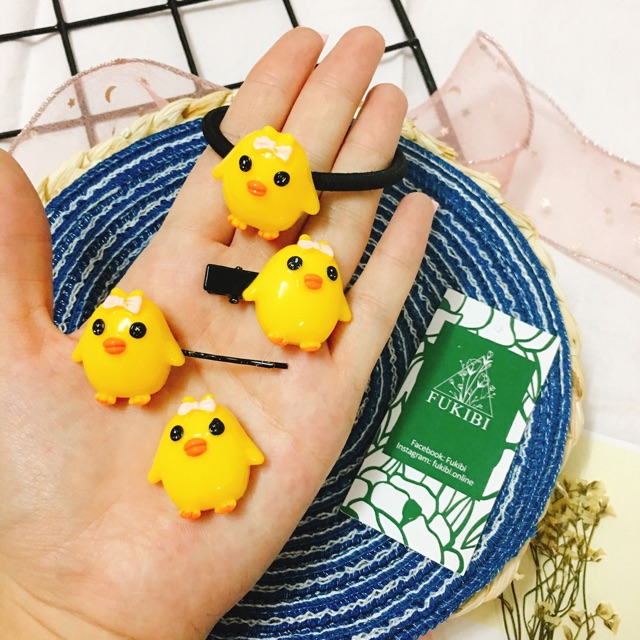 CỘT TÓC, KẸP TÓC, CÀI ÁO VỊT NƠ HỒNG ẢNH THẬT