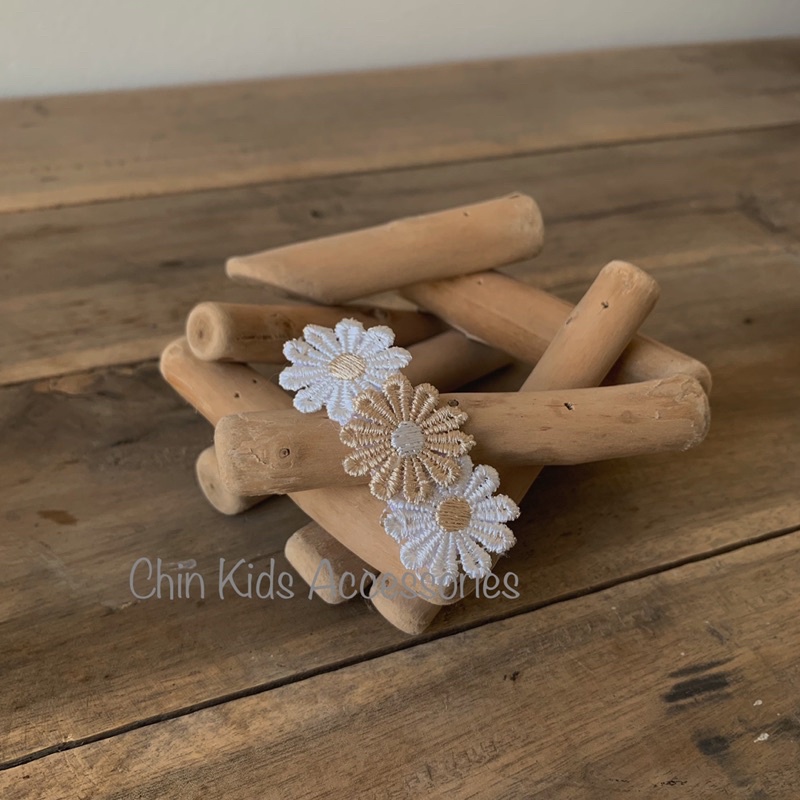 Bờm và kẹp tóc hoa cúc hai màu cho bé