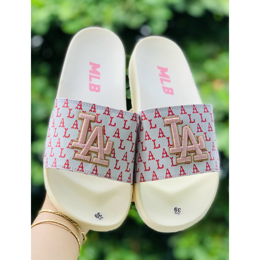 Dép 𝐌𝐋𝐁 UNISEX mẫu dép thể thao ❤️Freeship + Hộp ❤️ Dép LA bóng chày quai ngang nam nữ chữ thêu nỗi kèm ful tag mác CC