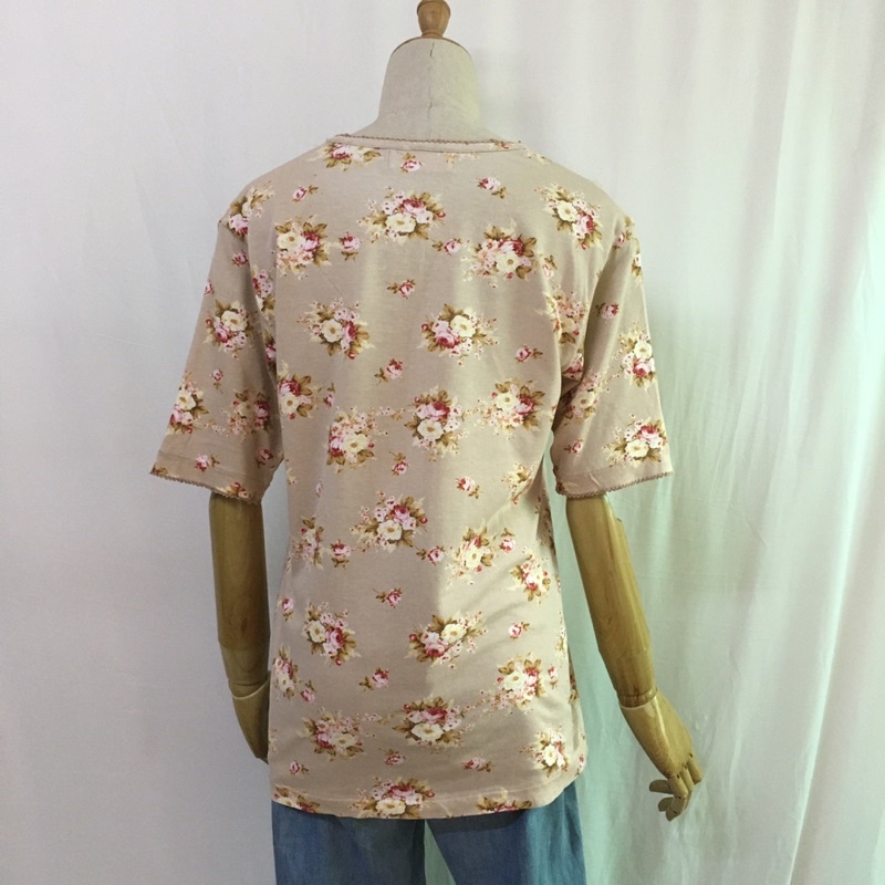 Áo thun Dual Berge Daisy- Nhật vải cotton in hoa hồng dáng xuông dài cổ tròn tay ngắn si tuyển