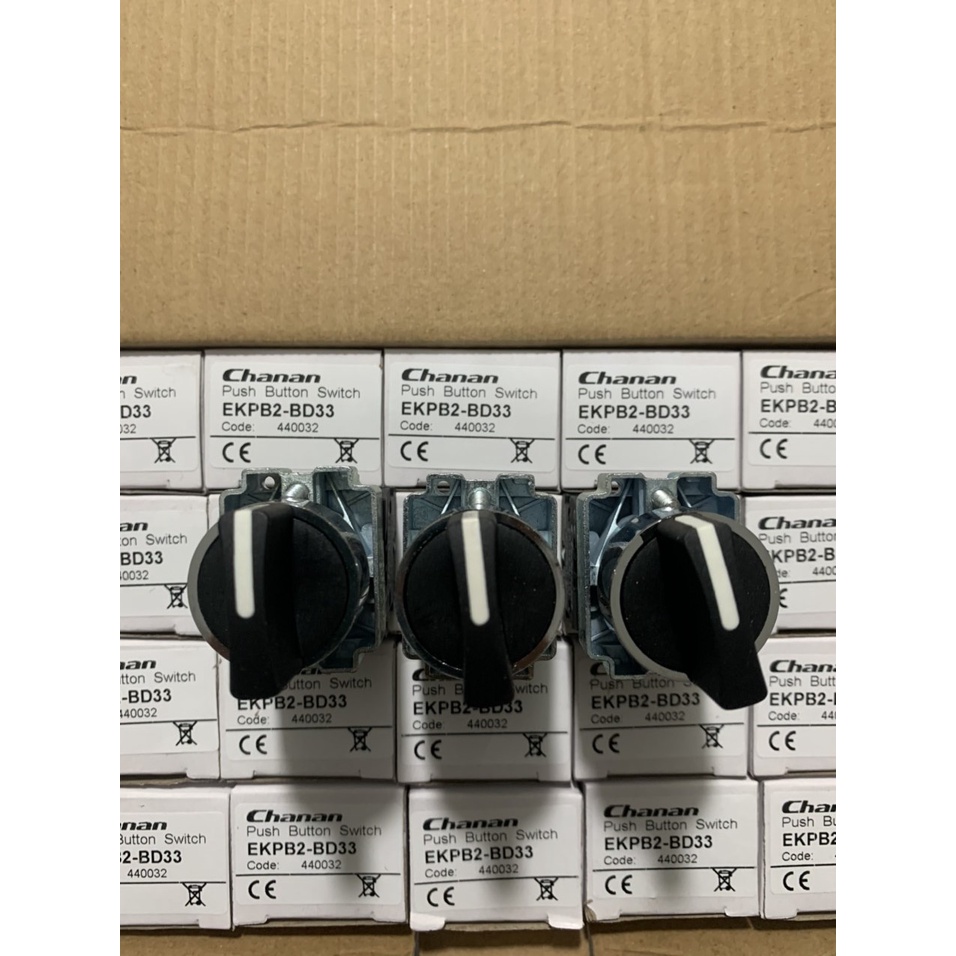 Chuyển mạch 3 vị trí thân sắt EKPB2-BD33 (CHANA)