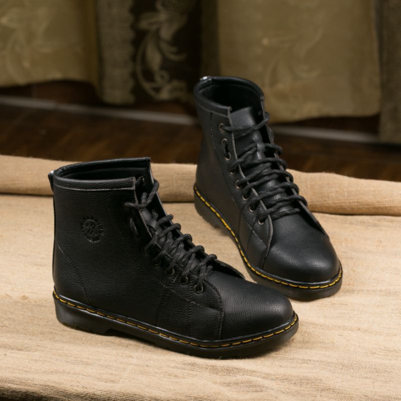 GIÀY BOOT NAM CỔ CAO CHẤT DA ĐẸP, CHỐNG THẤM NƯỚC CAO 3CM M89 - AROTI