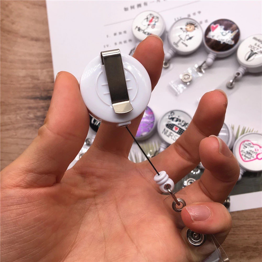 Kẹp giữ thẻ tên họa tiết chủ đề bác sĩ/ y tá dễ thương