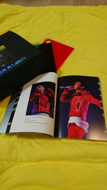 G-Dragon FIRST LIVE CONCERT SHINE A LIGHT DVD