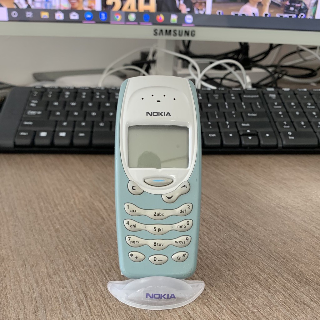 2021 - Đế dùng trưng bày điện thoại bằng nhựa cứng. | BigBuy360 - bigbuy360.vn