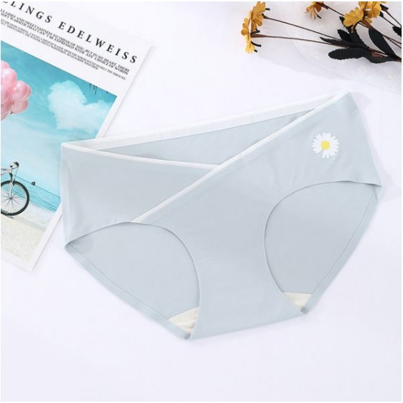 Quần lót bầu đúc su latex cạp chéo, họa tiết hoa cúc Baby And Me