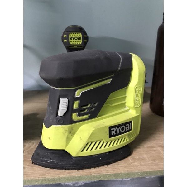 Nhám tam giác Ryobi 18v R18PS