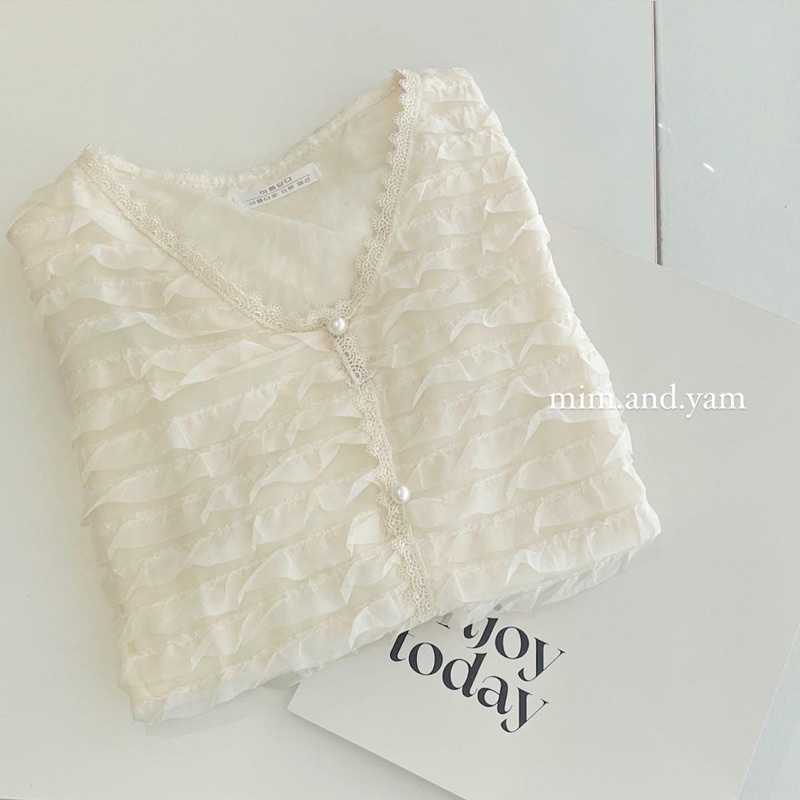 Áo tơ dập viền ren