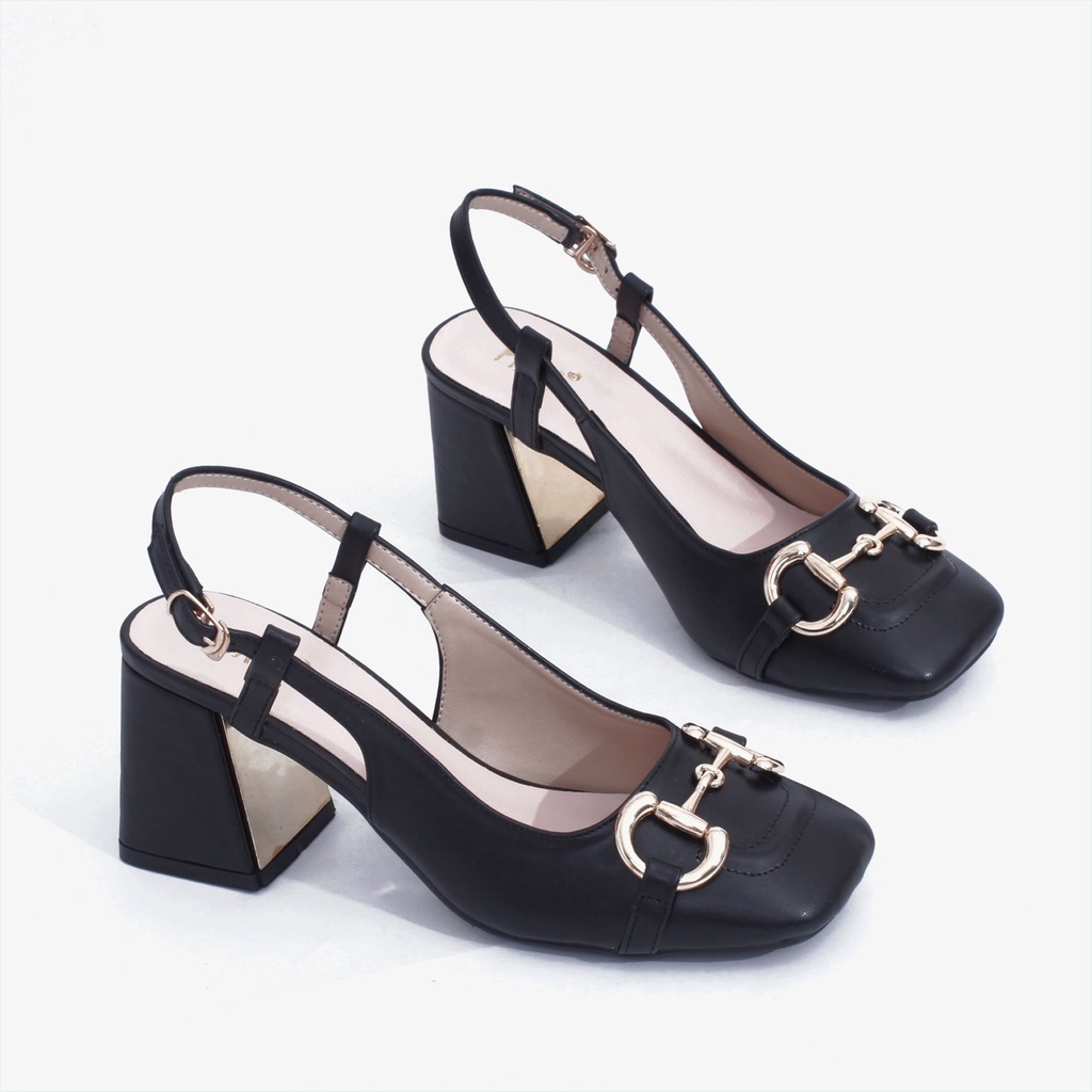 Giày Cao Gót 7cm Mũi Vuông Gắn Khoá Màu Kem Pixie X776