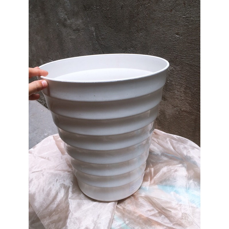 Chậu nhựa tròn xoắn trồng cây thật ,cây giả
