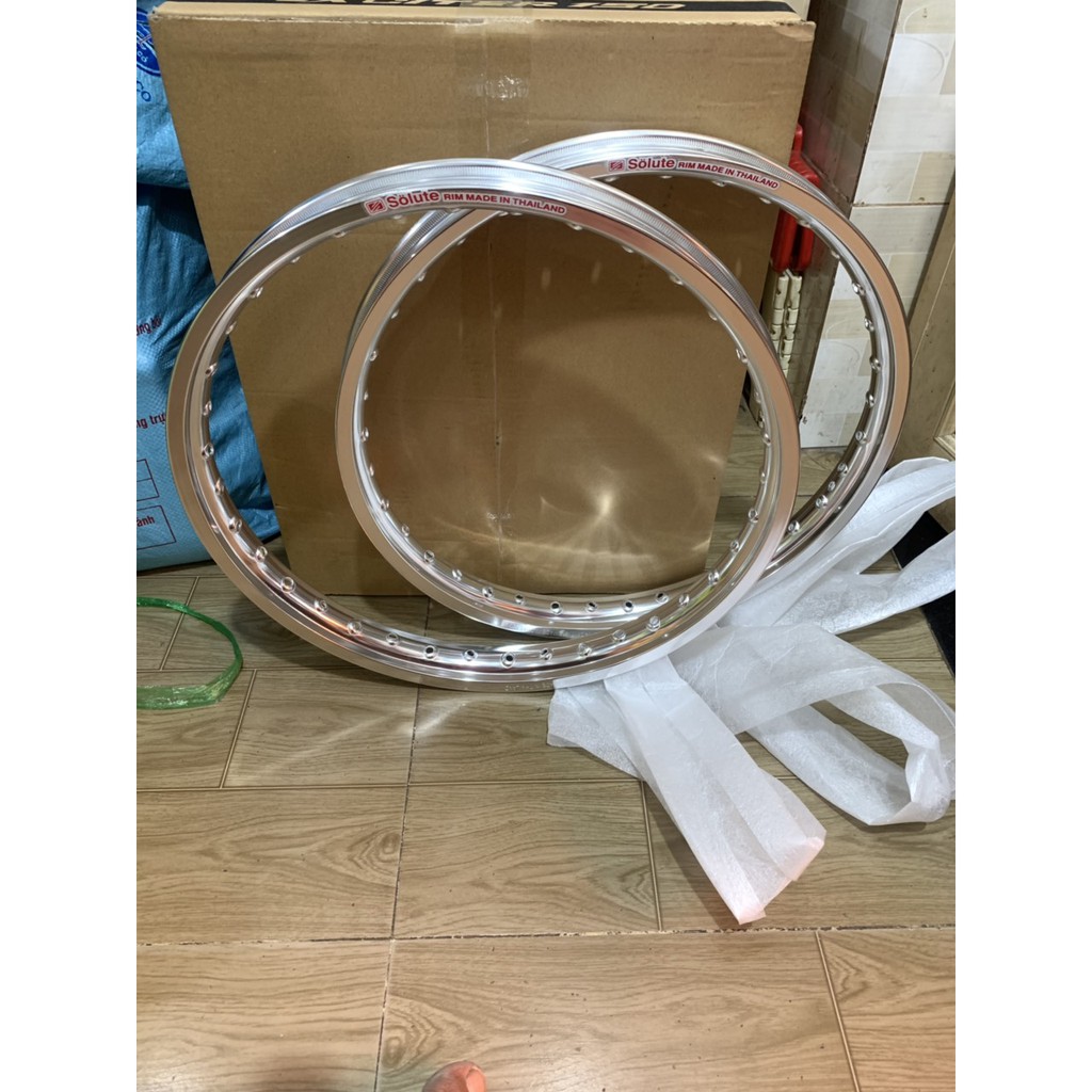 Niềng nhôm solute 1.4 và 1.4 màu bạc vành 17 ich