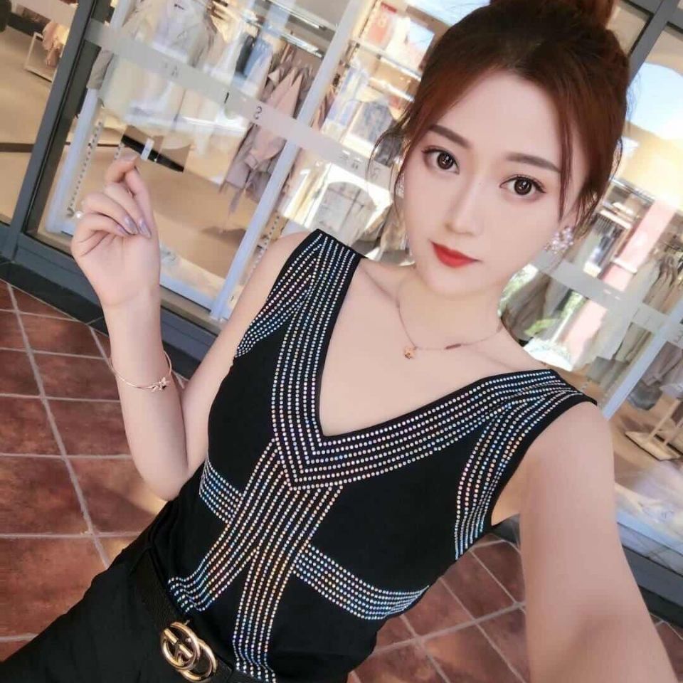 Áo Hai Dây Dáng Ôm Cổ Chữ V Đính Đá Thời Trang Xuân Hè Năm 2021 | BigBuy360 - bigbuy360.vn