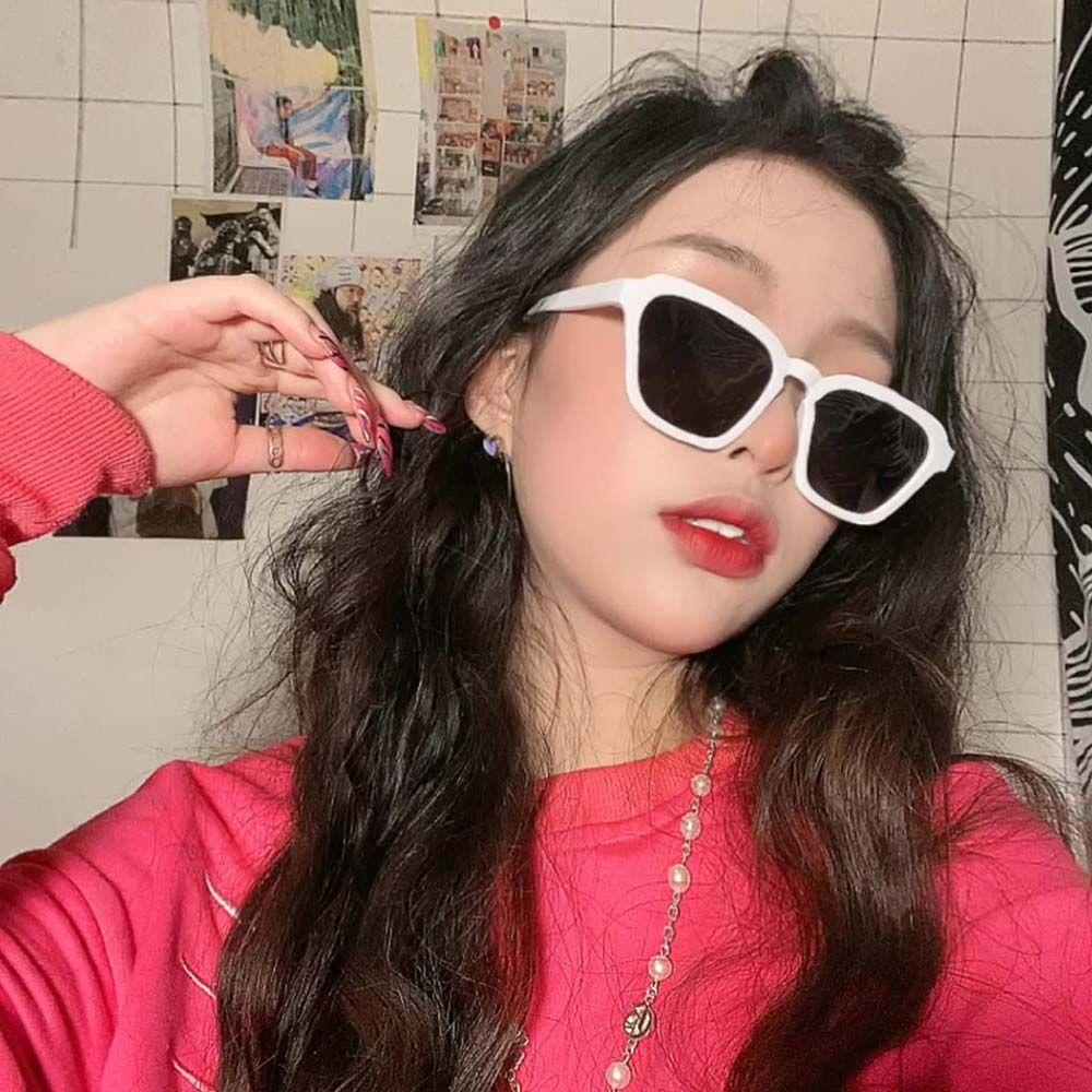 Kính Mát Gọng Vuông Lớn In Họa Tiết Báo Hồng Cổ Điển Màu Đen Dành Cho Nam Nữ