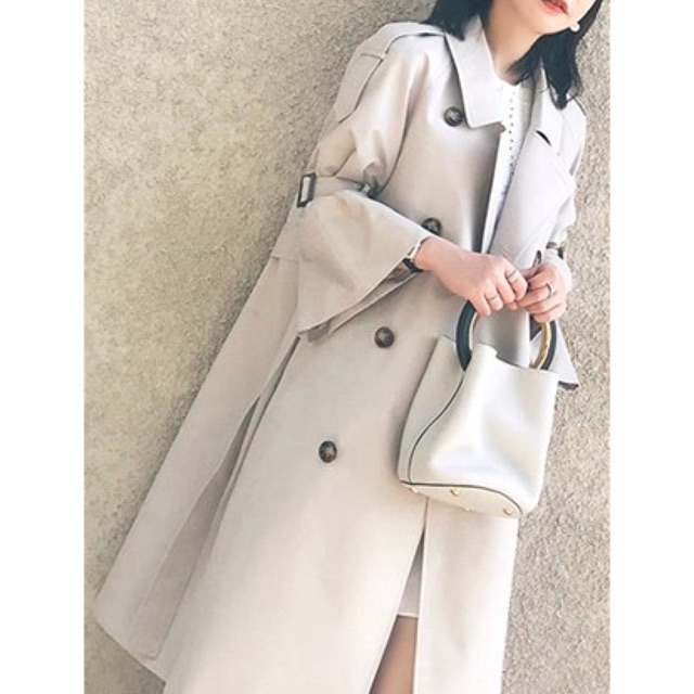 Khoác mangto sang chảnh