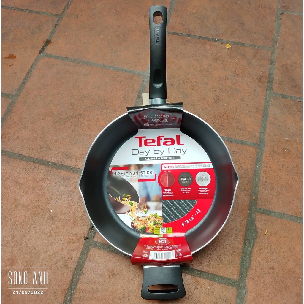 Tefal size 28cm dùng được bếp từ- chảo sâu lòng có quai Day By Day G1436606, hàng chính hãng