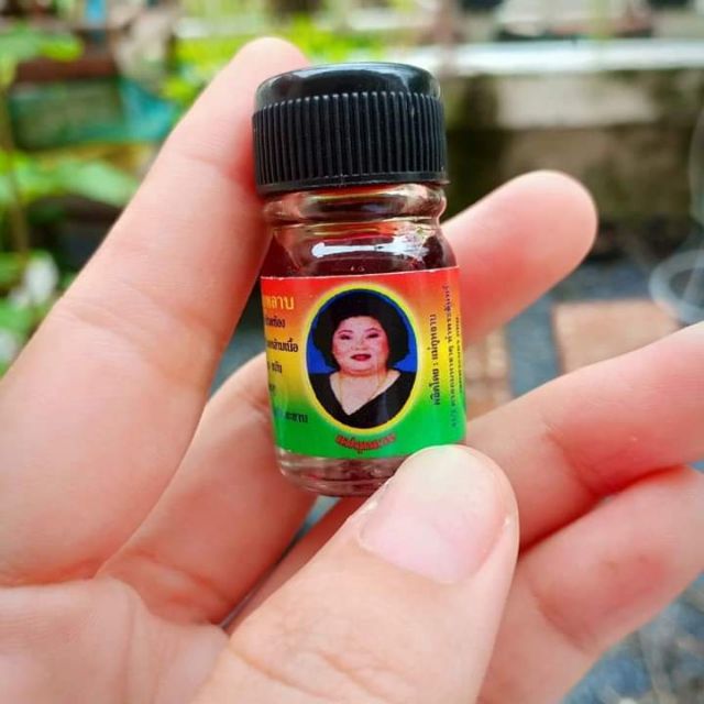 Dầu hít Thái Lan hiệu Bà mập chai 5ml