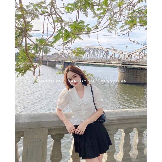 Sét áo somi cổ sen cúc ngọc dáng croptop mic chân váy xếp ly cạp cao có quần trong hàng cao câp by YANSOO