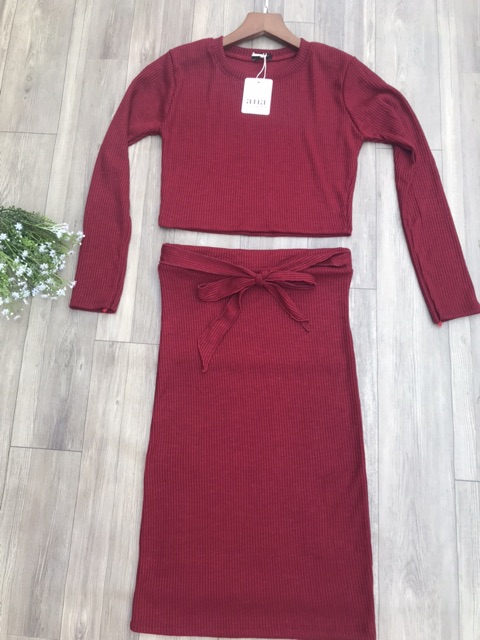 Áo thun CROPTOP ,chân váy thắt nơ (nguyên set )