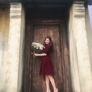 Váy nhung dáng xòe