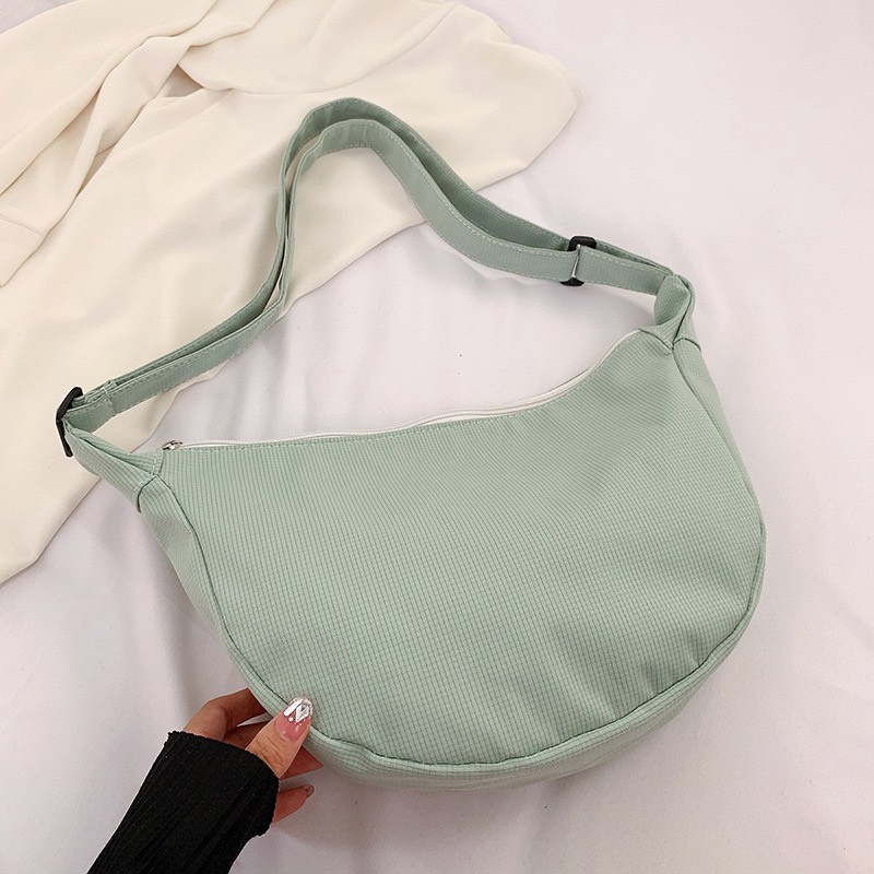 Túi Đeo Chéo Vải (Có Kèm Phụ Kiện) Siêu Nhẹ Cá Tính Ngăn Chứa Rộng Rãi Phong Cách Trẻ Trung Tx9202