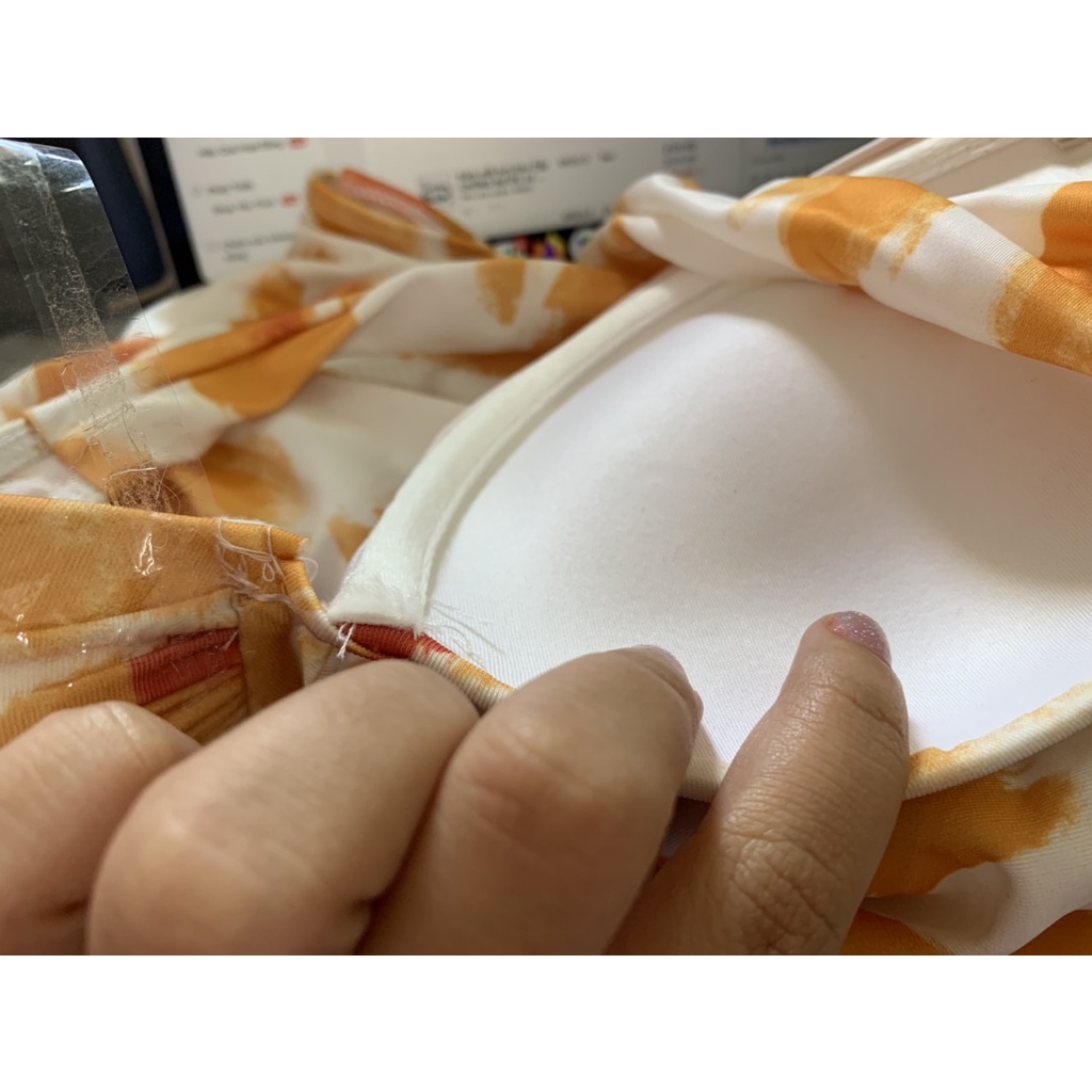 Bikini set 3 món đi biển đi bơi hoa cam kèm khăn choàng đi biển có ảnh thật kế bên