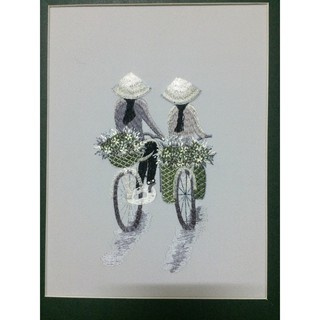 Tranh thêu tay Cô gái xe đạp (Thủy mặc) CGXD007