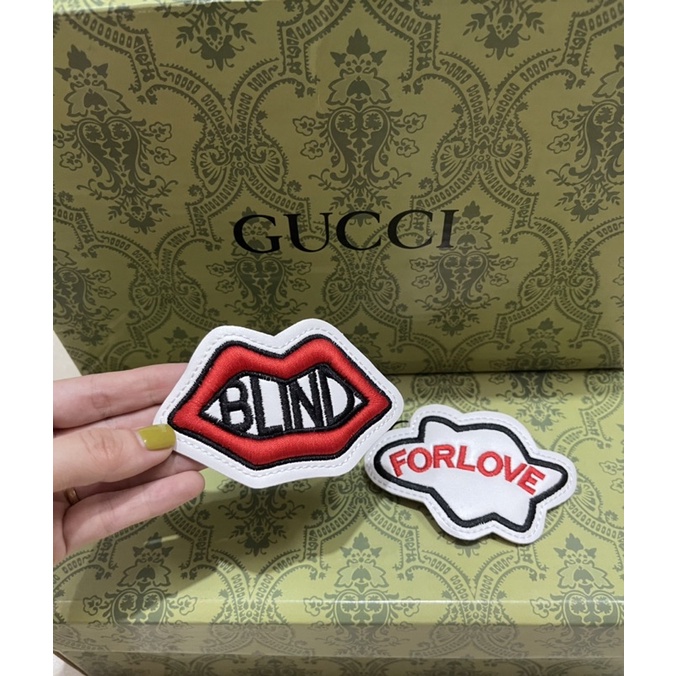 Phụ kiện G.C BLIND FORLOVE Thêu Hình Môi Đỏ Cúc Bấm