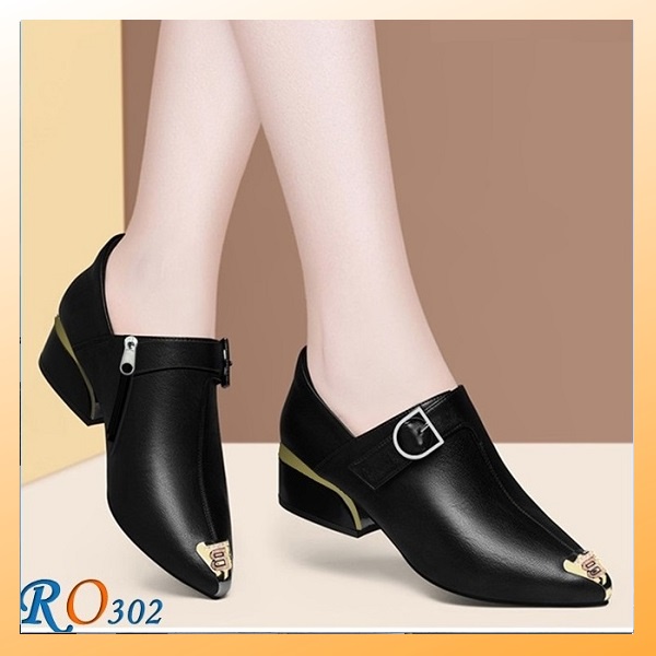 Giày boot nữ cổ thấp 4 phân hai màu đen kem hàng hiệu rosata ro302