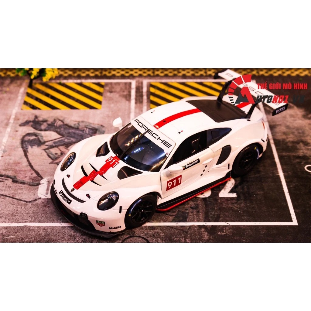MÔ HÌNH XE PORSCHE 911 RSR GT 1:24 BBURAGO 8013