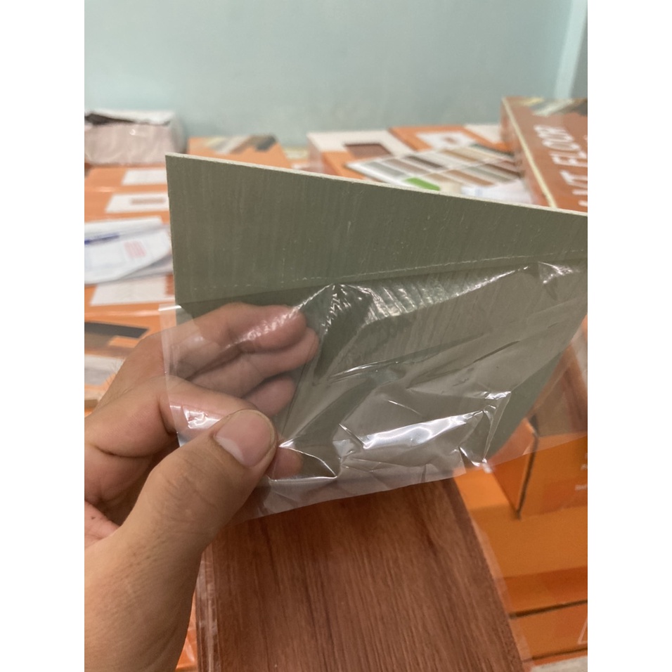 ✅ sàn nhựa vân gỗ cao cấp sẵn keo bóc dán ốp nhà loại dày 2mm 1,8mm giá rẻ tại tpHCM