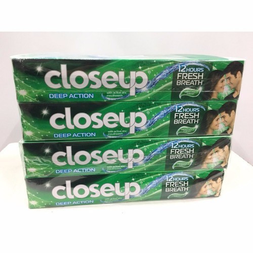 Combo 4 Tuýt Kem đánh răng Closeup Thái Lan tặng 4 Bàn Chải Than Hoạt Tính
